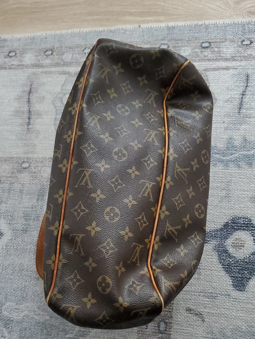 Louis Vuitton Batignolles Horizontal Monogram and Leather Shoulder Bag